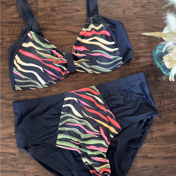 High-Waisted Bikini Set - Picture 4 of 5